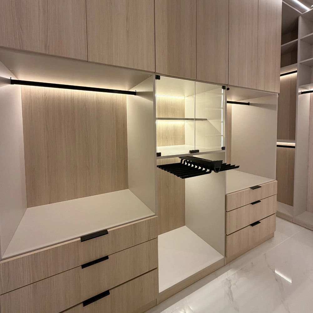 Walk-In & Reach-In Closets